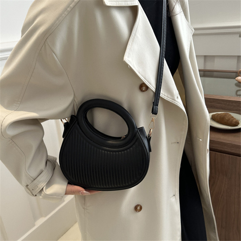 Luxury Bags Without Logo - Şık Siyah Hilal Çanta, Çapraz Askılı