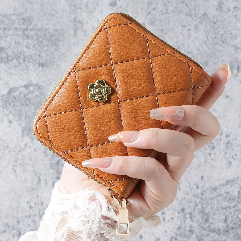 Yeni Avrupa ve Amerika Birleşi - Luxury Bags Europe incelemesi ve fiyatı
