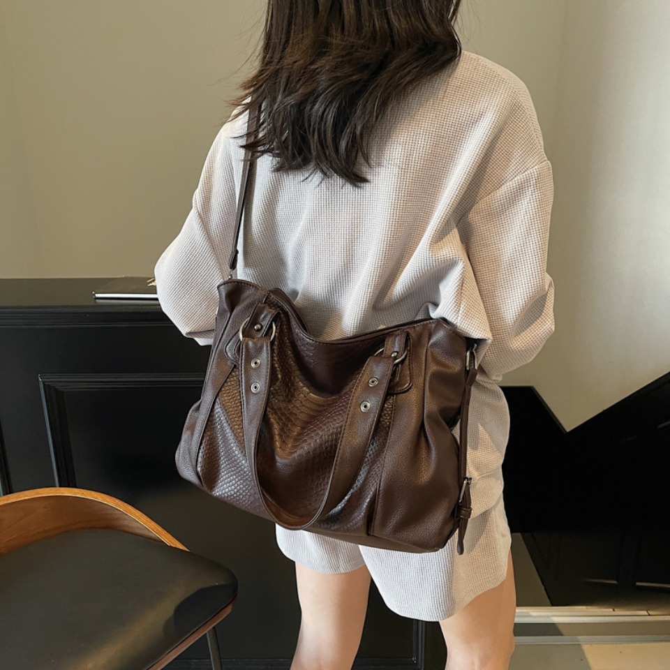Timsah Büyük Kapasiteli Siyah  - Luxury Bags For Travel incelemesi ve fiyatı